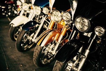 Obraz premium Motocykle z rzędu