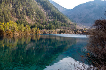 Lake Jiuzhaigou on a background of forest mountains