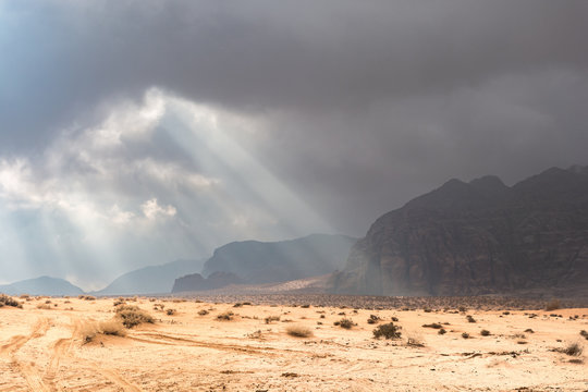 Jordanien, Aqaba Gouvernement, Wadi Rum, Das Wadi Rum ist eine W&uuml;stenhochfl&auml;che in S&uuml;djordanien. Es geh&ouml;rt zum UNESCO-Weltnaturerbe.