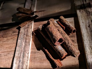 bay leaf and cinnamon 