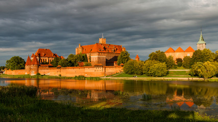 Naklejka na ściany i meble Marienburg an der Nogat in der Abendsonne; Polen