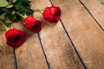 valentine's day three red roses