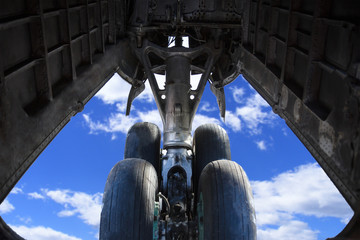 airplane landing gear over blue sky. view from inside - obrazy, fototapety, plakaty