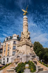 Papier Peint photo Fontaine Ancient monumental fountain Sube with golden angel at top was erected in middle of Place d'Erlon, four statues represent Region Rivers: Marne, Vesle, Suippe and Aisne. Reims, Champagne-ardenne, France