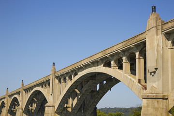 Fototapeta premium The Veteran's Memorial bridge at Columbia, Pennsylvania, USA. The world's longest concrete arch bridge