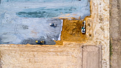 Photo aérienne d'une pelleteuse et de bulldozers sur un chantier à Treillières, France
