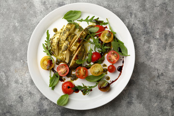Salad with tomatoes and pesto