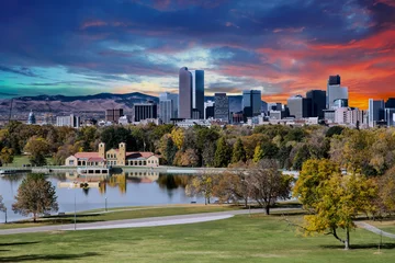 Foto op Canvas Denver Skyline and Mountains Beyond Lake © dbvirago