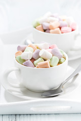 cocoa with marshmallow in white cups, vertical