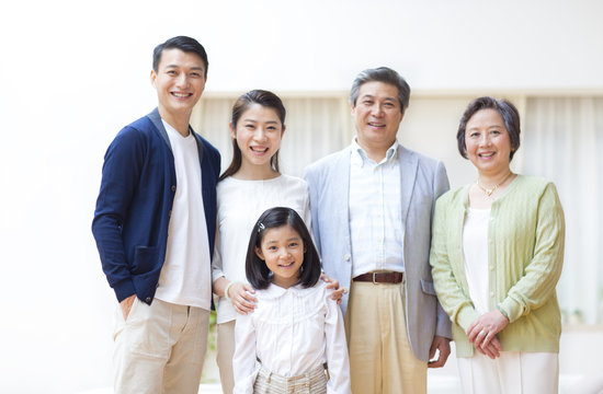 Smiling three－generation family