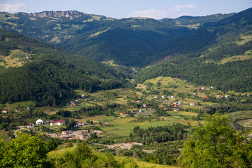 Fototapeta na wymiar Черногория. Горный пейзаж