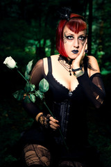     Mystische Frau im Wald 