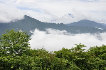 雲隠れの富士山