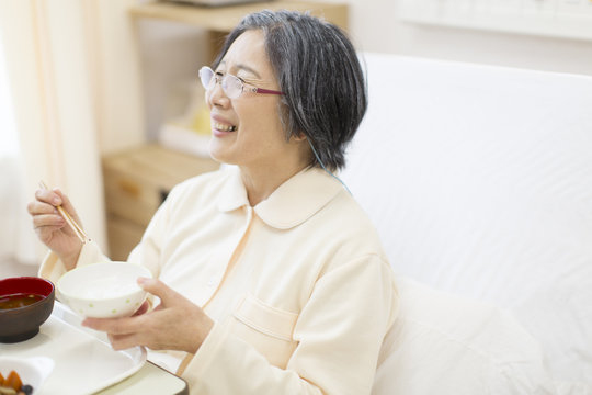 Patient eating meal in hospital bed
