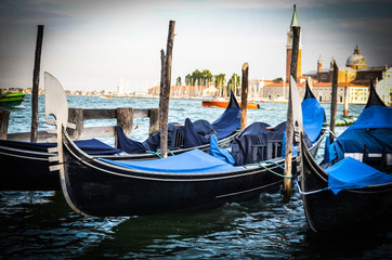 Obraz na płótnie Canvas beautiful gondola in the venetian water