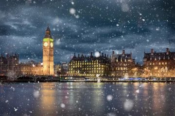Fotobehang Big Ben und Westminster in London im Winter mit Schneefall © moofushi