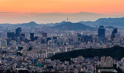 Fototapeta na wymiar Sunset the seoul city and Downtown skyline in Seoul, South Korea
