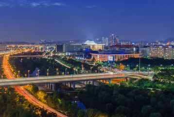 Naklejka premium Seoul Highway i życie nocne w Seulu w Korei