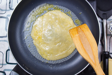Chef cooking roti in the pan home mate style