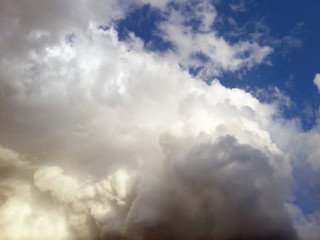 Fototapeta na wymiar Riesige Wolken