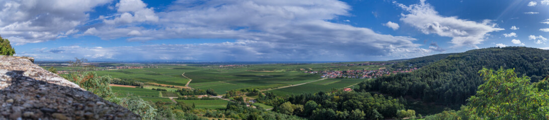 Fototapeta na wymiar Panoramaausblick von der Battenburg