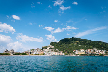 Naklejka premium Widok na Portovenere z wyspy Palmaria