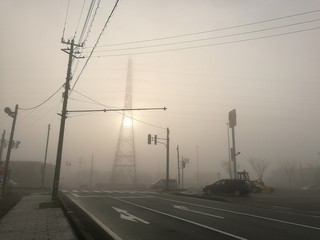 cof霧の街を朝日が昇る