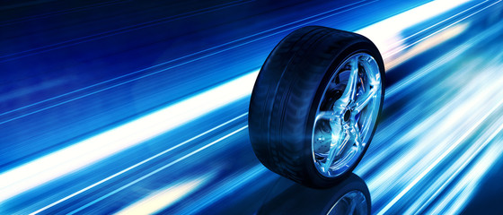 Reifen auf Alufelge fährt schnell durch eine Stadt bei Nacht © Shutter81