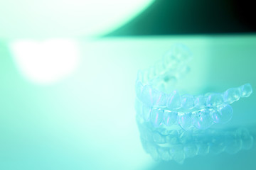 Invisible orthodontic aligners brackets