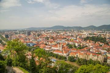 Fototapeta na wymiar Panorama und Sehenswürdigkeiten von Graz, Hauptstadt der Steiermark, Österreich