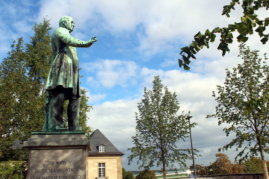 Ernst Moritz Arndt Denkmal Auf Dem Alten Zoll