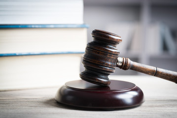Obraz premium Judge's Gavel and law books