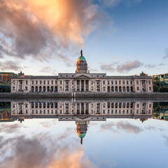 Fototapeta premium Custom House Reflection Dublin Ireland
