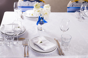 Festive table setting, serving, festive atmosphere,