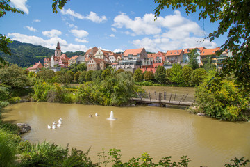 Obraz premium Altstadt Panorama von Frohnleiten bei Graz in der Steiermark, Österreich