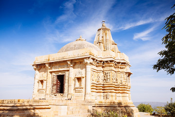 Obraz premium Fort Chittorgarh w Chittor w Indiach. Rajasthan. Kirti stambha