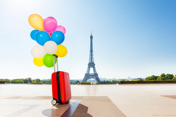 Balloons tied to suitcase left on Paris streets