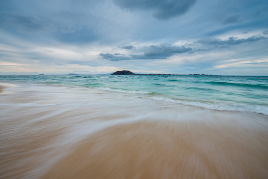 Corralejo beach with view of Los Lobos, Fuerteventura