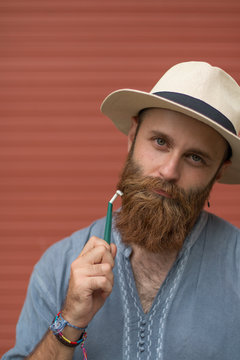 Bearded man posing with razor