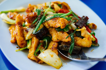 Stir-fried chicken with cashew nuts