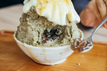 Coffee jelly inside green tea bingsu