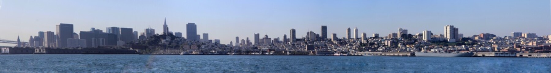 Fototapeta na wymiar panorama of San Francisco and Bay Bridge taken from Treasure Island