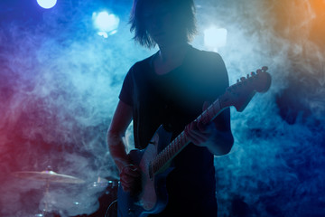 Obraz premium Guitarist plays solo.