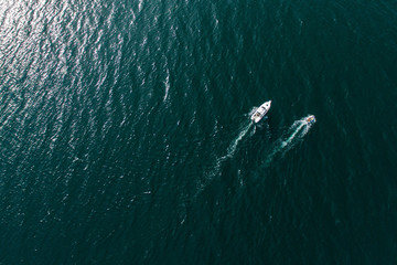 Obraz premium Top view of motorboats in blue, transparent waters