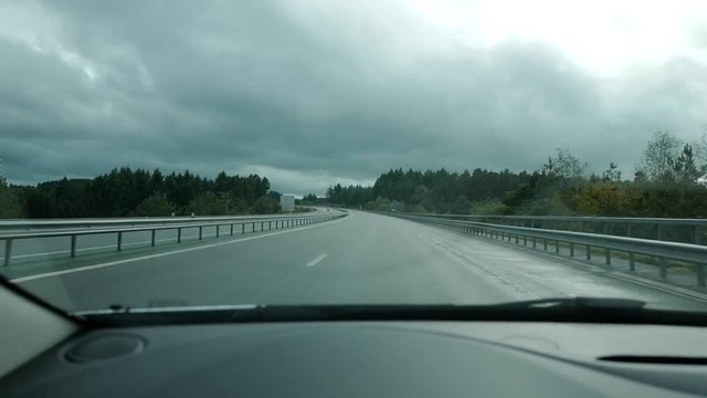 seul sur l'autoroute