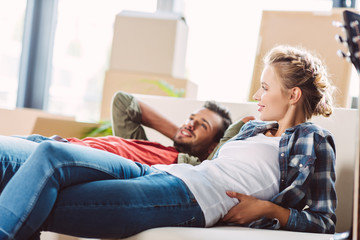 Obraz premium couple resting in new house