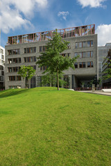 Fototapeta na wymiar Building and park in Hamburg