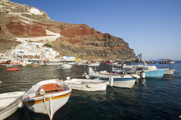 Fototapeta na wymiar The port of Amoudi under Oia village, Santorini.