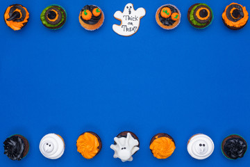 halloween cupcakes and cookie