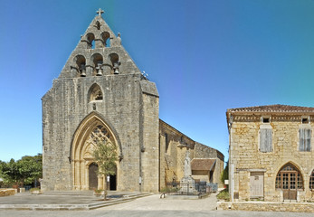 Fototapeta na wymiar Eglise de Montcabrier